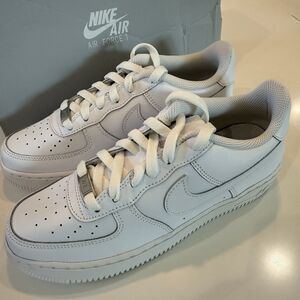 Nike Air Force 1 LE GS 'Triple White' / DH2920 111 / Youth Size 7 - Womens 8.5